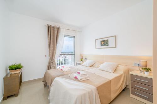 Apart-rent Penthouse Port Grec 0160 con WIFI, Smart TV, vista al canal y al mar