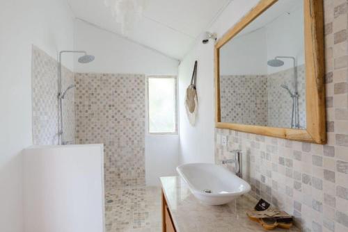 Koupelna v ubytování La Joya Balangan Resort