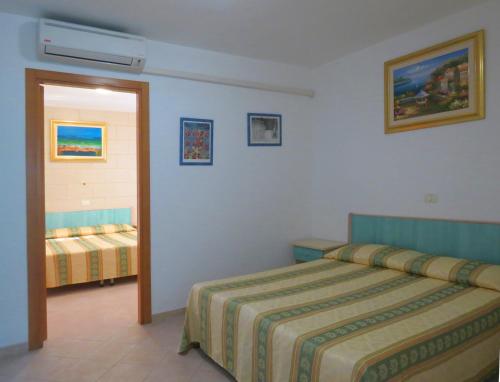En eller flere senger på et rom på Hotel Residence Villa Ascoli