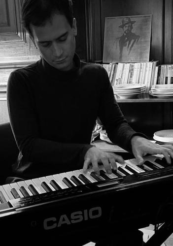 a man playing the keyboard of a piano at Grotthuss Boutique Hotel Vilnius in Vilnius
