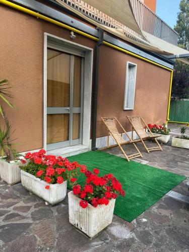 Taman di luar Hotel Nazionale