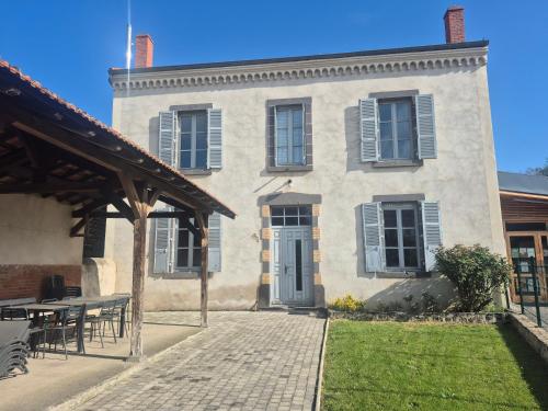 L'Ecole - Vue panoramique - À 50 m du Château