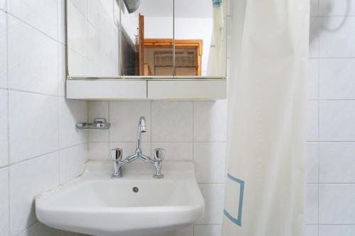a bathroom with a sink and a mirror at The square in Maries