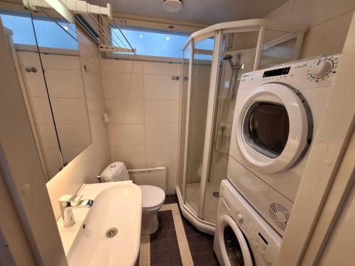 Et badeværelse på Luxhousing apartment with sea view