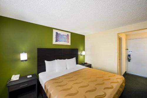 Ένα ή περισσότερα κρεβάτια σε δωμάτιο στο Quality Inn SeaTac Airport-Seattle
