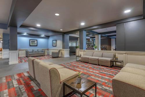 a lobby with couches and a waiting room at Quality Inn Lexington -Horse Park in Lexington