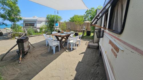 Фотография из галереи Beachfront Caravans в Черноморце