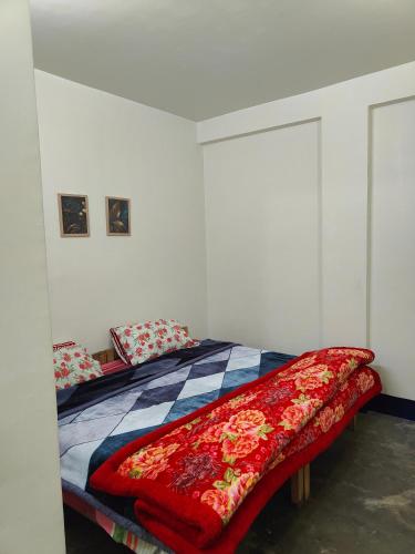 Cama o camas de una habitación en Pine Forest Home stay with Kitchen