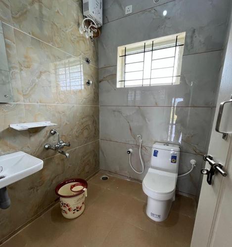 Koupelna v ubytování Sriram Guesthouse Chikmagaluru