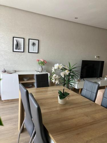 TV a/nebo společenská místnost v ubytování Superbe appartement à Prestigia Golf City