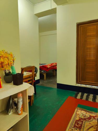 Cama o camas de una habitación en Pine Forest Home stay with Kitchen