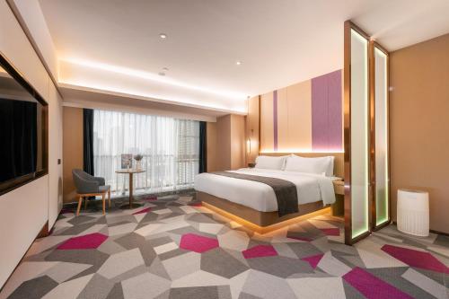 Letto o letti in una camera di Lavande Hotel Kunming Wujiaba CBD Center
