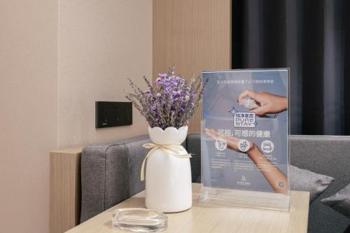 TV o dispositivi per l'intrattenimento presso Lavande Hotel Kunming Wujiaba CBD Center