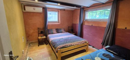 a small bedroom with a bed and a window at T4 climatisé à 20 mn de Disney et 50 de Paris dans jolie maison briarde in Mortcerf