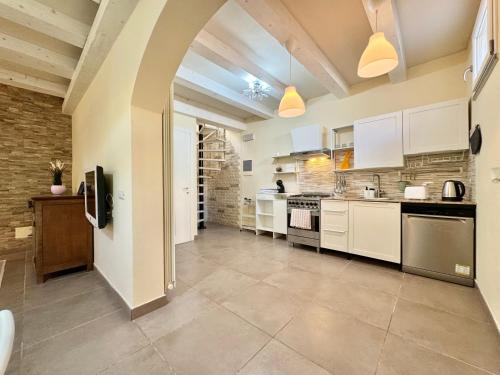 Η κουζίνα ή μικρή κουζίνα στο Villa Margherita, a 10 minuti dal Mare