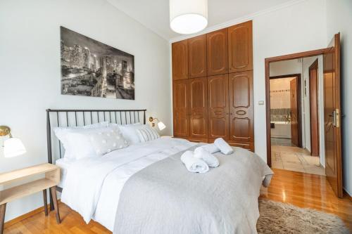 Luxury, entire, 2-10 person apartment in ilioupoli