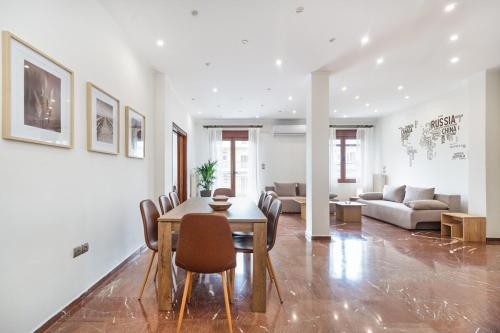 Luxury, entire, 2-10 person apartment in ilioupoli