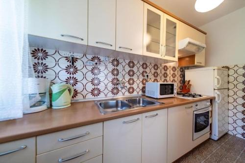 Apartments by the sea Banjol, Rab - 24668