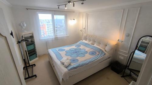 a small white bedroom with a bed and a window at Kомната под ключ - Bedroom - Cameră la cheie in Chişinău