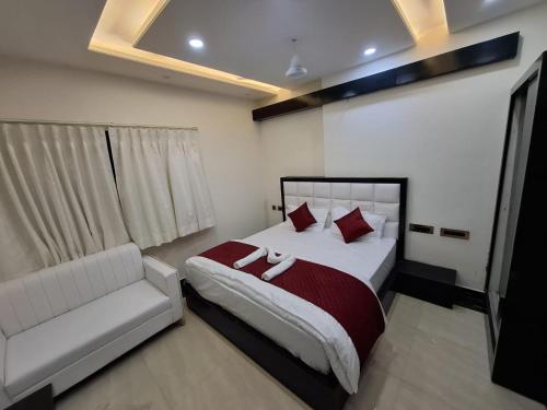 Ένα ή περισσότερα κρεβάτια σε δωμάτιο στο Hotel MKG Inn Jaipur