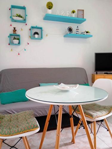 Bright studio with Pool, Torrecilla Beach
