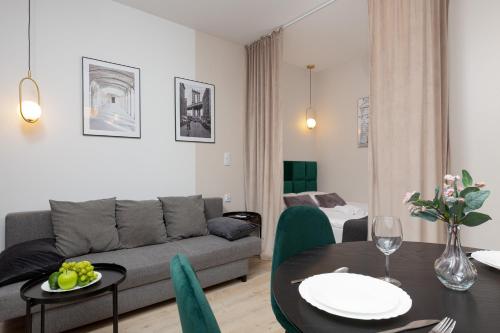 Studio Apartment Praga Targowa by Noclegi Renters
