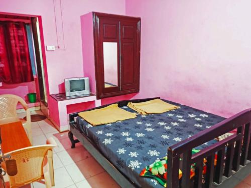 Postel nebo postele na pokoji v ubytování Shree Renuka Residency
