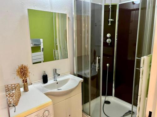 Kúpeľňa v ubytovaní En sol'eau -Appartement à 50 m de la plage