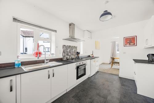 Imagen de la galería de 6 Guests, Wotton under Edge, Cotswold Way, Parking, en Wotton-under-Edge