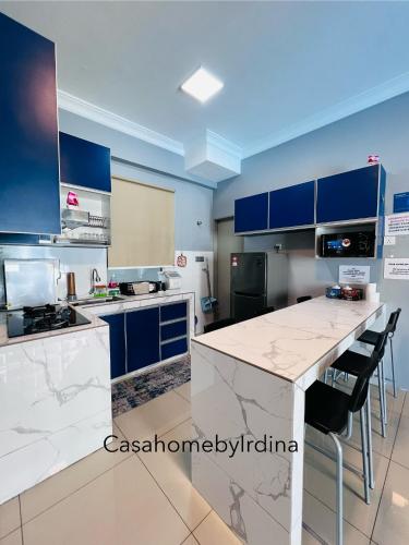 Kuchyň nebo kuchyňský kout v ubytování Casahome by Irdina Meru- 8pax -10pax