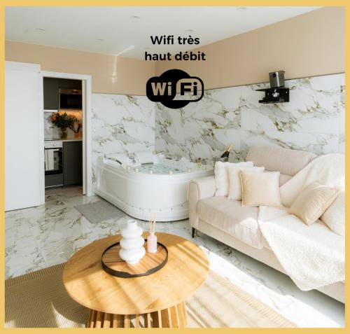 Photo de la galerie de l'établissement B Unique Appartement Jacuzzi I Cinéma, à Gaillard