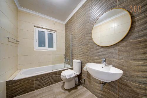 Bilik mandi di The Suite Stay - Just off the Promenade & Beach !