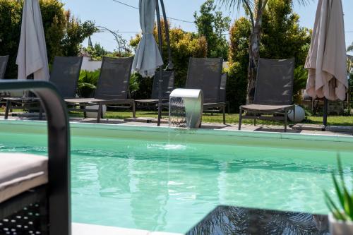 Bazén v ubytování VILLA LEONARDO SAN FOCA - Room, Pool & Restaurant nebo v jeho okolí