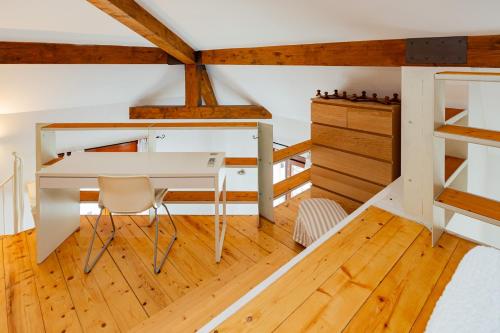 INGEGNOLI1 Bright top floor apartment by Hospity