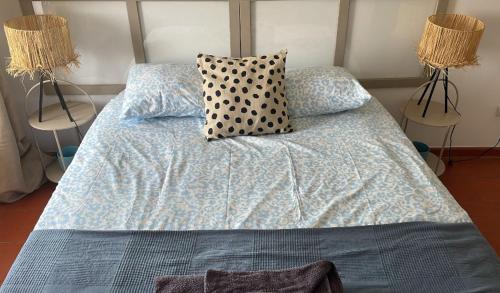 a bedroom with a bed with pillows and two lamps at Central Rooms Cascais, Estoril in Parede