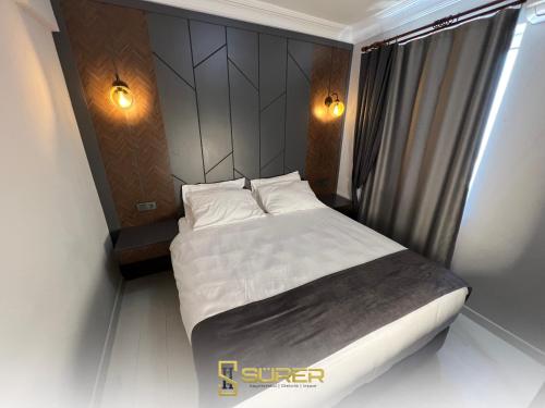 Postel nebo postele na pokoji v ubytování Sürer Otel