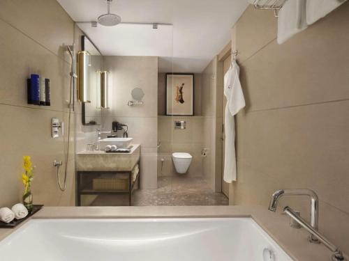 Koupelna v ubytování Hotel MDF TArk Near Delhi Airport