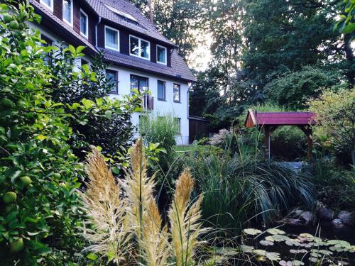 Taman di luar Ringhotel Fährhaus