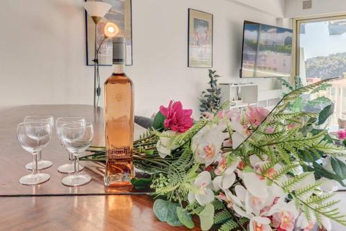 Photo de la galerie de l'établissement Elegance et Vue Mer Sublime appartement, à Villefranche-sur-Mer