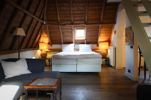 Letto o letti in una camera di Boutique Hotel-Restaurant "De Zwarte Boer"