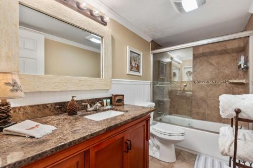 Bilik mandi di Serenity Condo - Golf Course Views Pet Friendly Access to Big Canoe Community