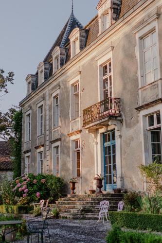 Κήπος έξω από το Chateau d'Estrac