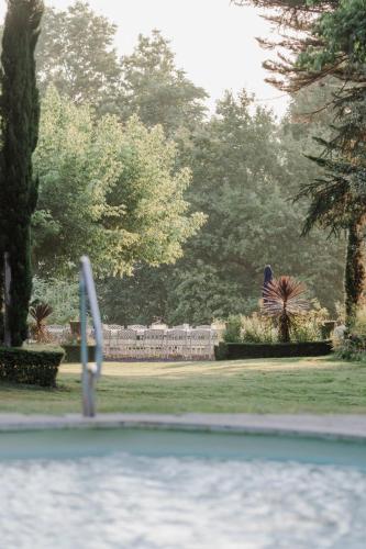 Κήπος έξω από το Chateau d'Estrac
