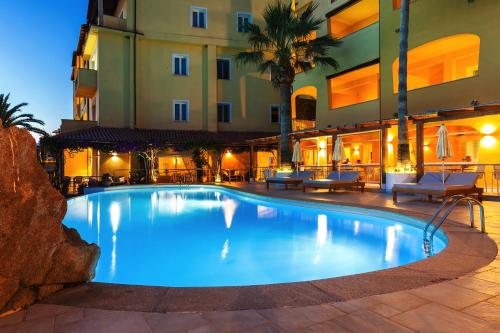 a large swimming pool in front of a hotel at Hotel Villa Margherita in Golfo Aranci