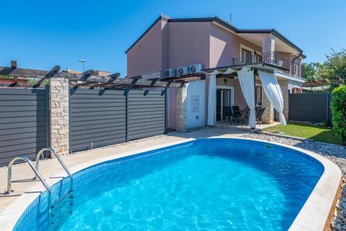 Apartment Ugrin, a cozy and relaxing retreat minutes from the Beach