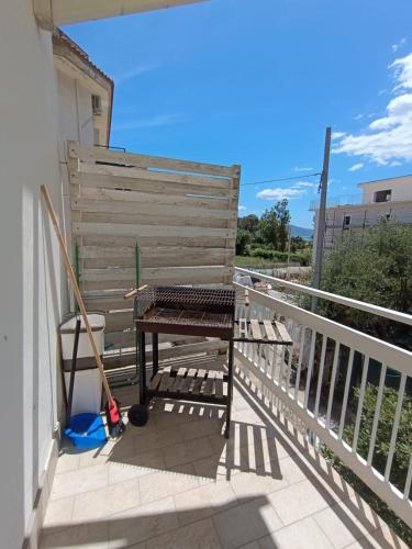 a balcony with a wooden fence and a table at Chiaro di Luna - Appartamento Luna Crescente in Paestum