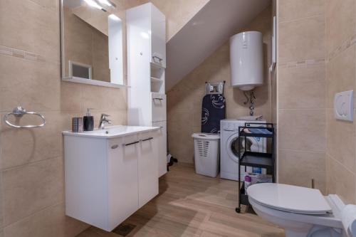 Apartment Ugrin, a cozy and relaxing retreat minutes from the Beach