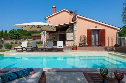 Ferienhaus mit Privatpool für 8 Personen ca 100 qm in Rakalj, Istrien Bucht von Raša