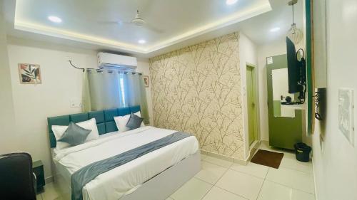 Postel nebo postele na pokoji v ubytování Hotel Vistaara Grand