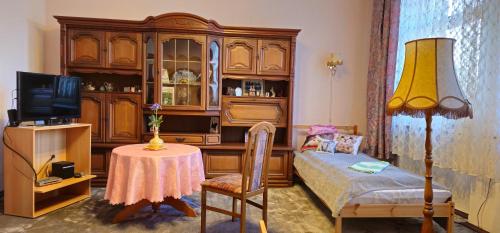 TV a/nebo společenská místnost v ubytování Gasthaus Schmidt's